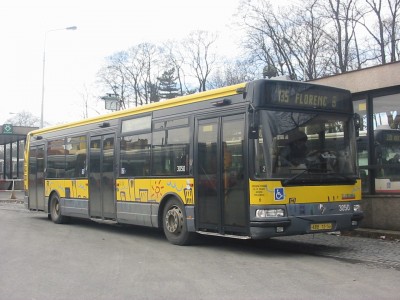 Neobvykle natřená Karosa-Renault CityBus 12M ev.číslo 3050 vypravená na linku 135. Želivského, 10.3.2006